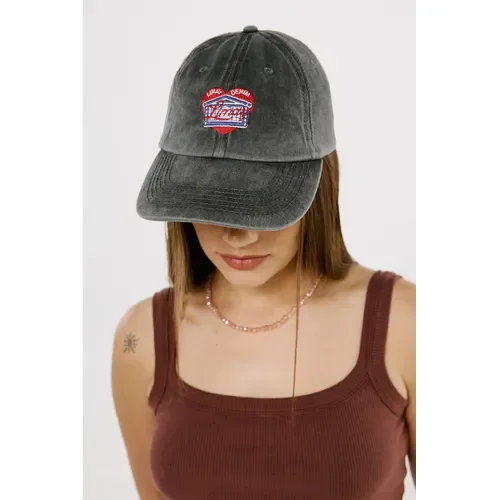 Diseno Gorra Bordada Corazón Limay Denim Color Negro Diseño De La Tela Gastado Talle Un - Stock disponible - Electrónica